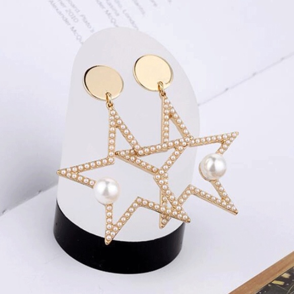 **BRIGITTA* Gold Star x Pearl Fashion Earrings - Picture 1 of 4